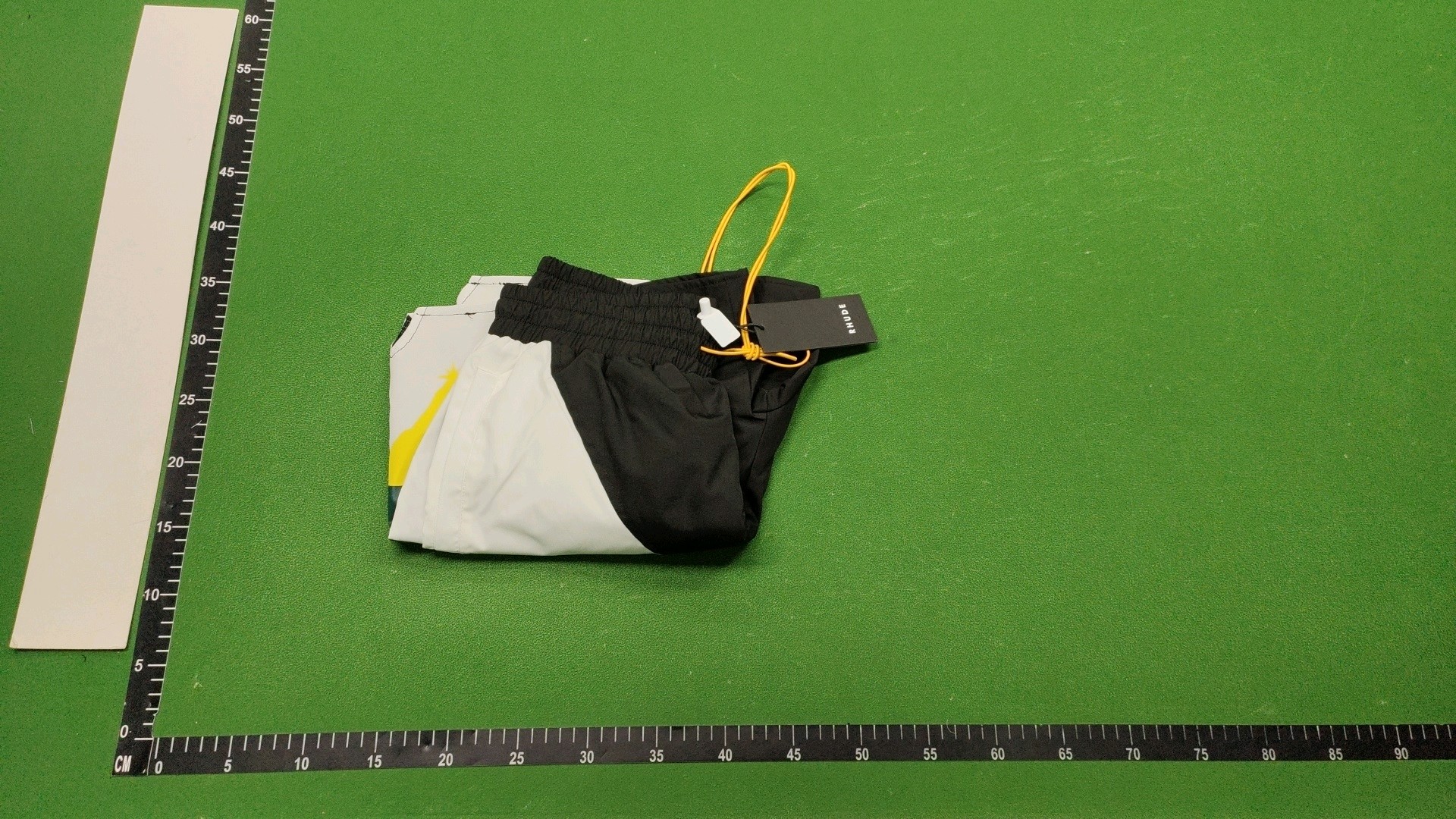 Rhude Shorts ( 32 + styles)